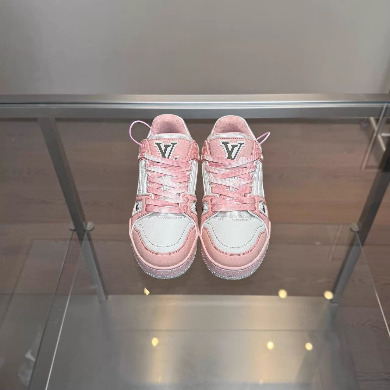 Louis Vuitton LV Trainer White & Pink Litchi 99 UK1.5 (35.5) Size US 5 / IT 35 - 5 Thumbnail