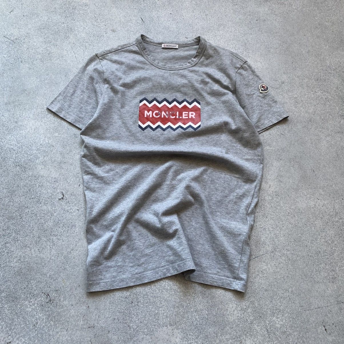 Moncler Moncler t shirt Size US S / EU 44-46 / 1 - 1 Thumbnail