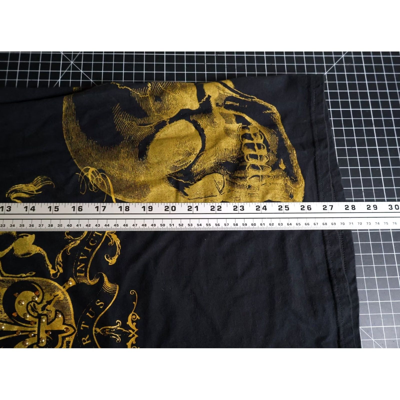 Vintage VINTAGE Bulzeye T-Shirt Men's Medium Black Gold Saint Sinner Skull Beaded Y2K Size US M / EU 48-50 / 2 - 7 Thumbnail