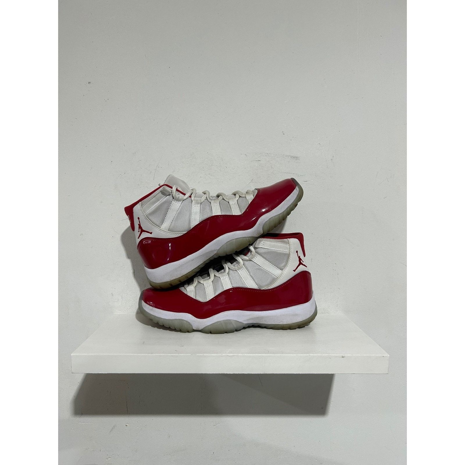 Nike JORDAN 11 RETRO CHERRY SIZE 8 PREOWNED Size US 8 / EU 41 - 1 Thumbnail