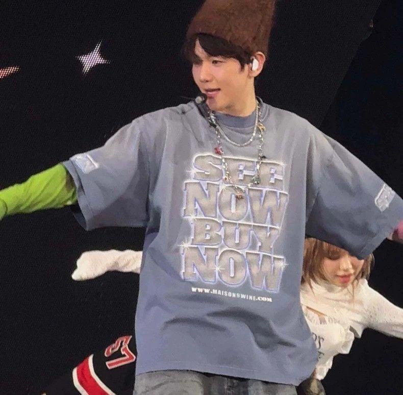 BALENCIAGA 24ss SEE NOW BUY NOW Tシャツ Balenciaga Men's See Now Buy Now T-Shirt in Washed Blue Balenciaga