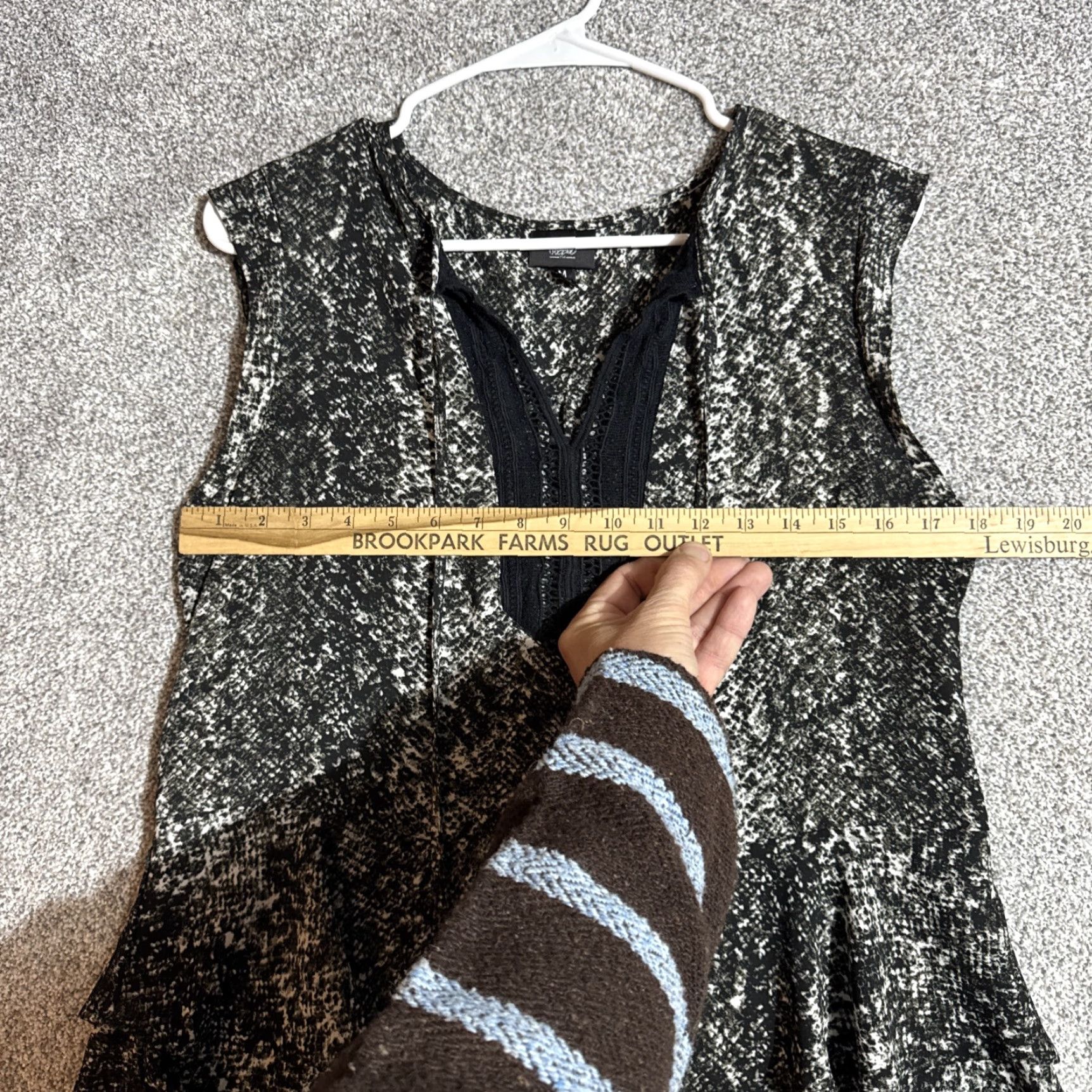 Mossimo Mossimo Top Women M Blouse Sleeveless V-Neck Lace Gothic Dark Academia Boho Whimsigoth Romantic Black Polyester Size M / US 6-8 / IT 42-44 - 3 Thumbnail