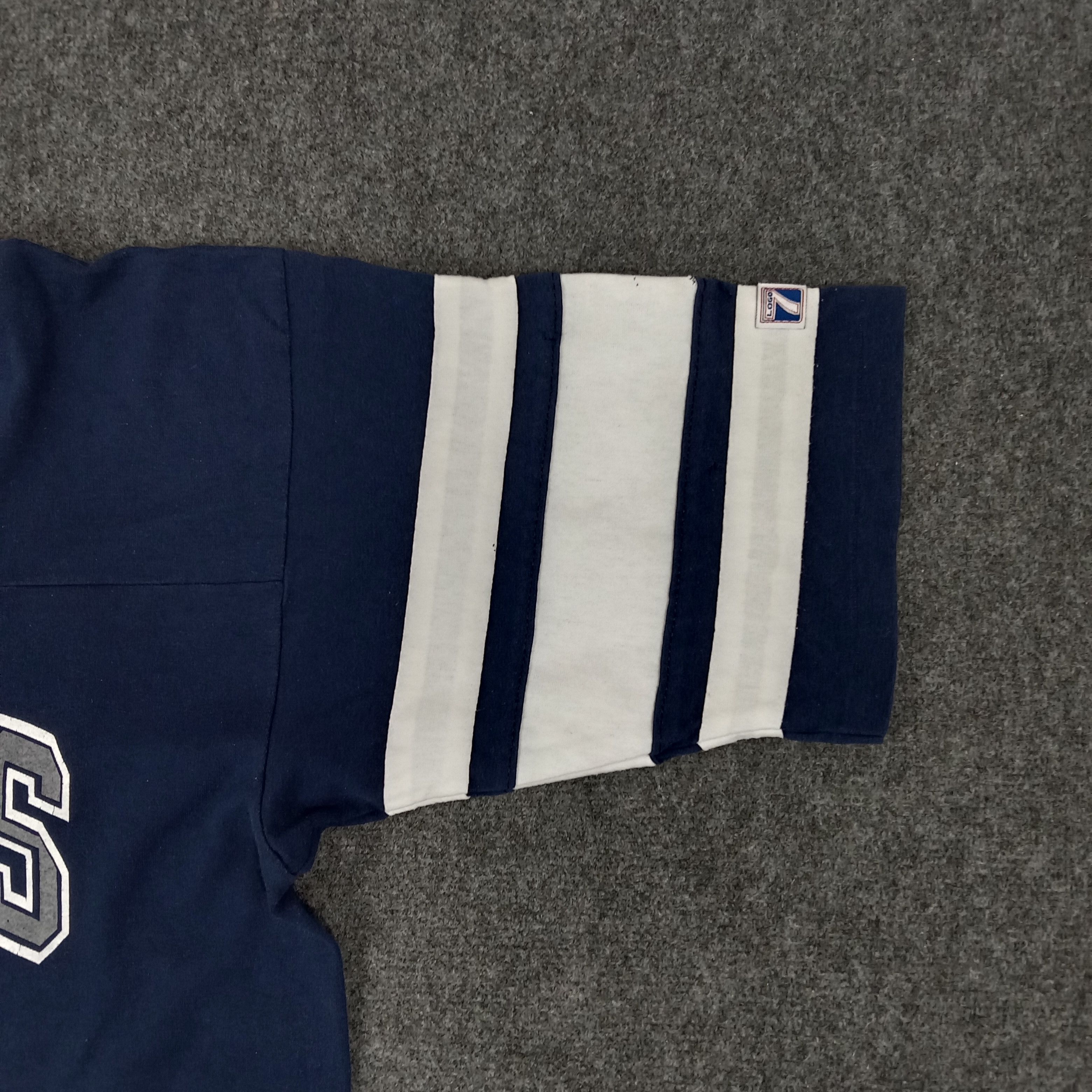 Logo 7 × NFL × Vintage Vintage 90's Dallas Cowboys American Football Team Tshirt Size US XXL / EU 58 / 5 - 6 Thumbnail