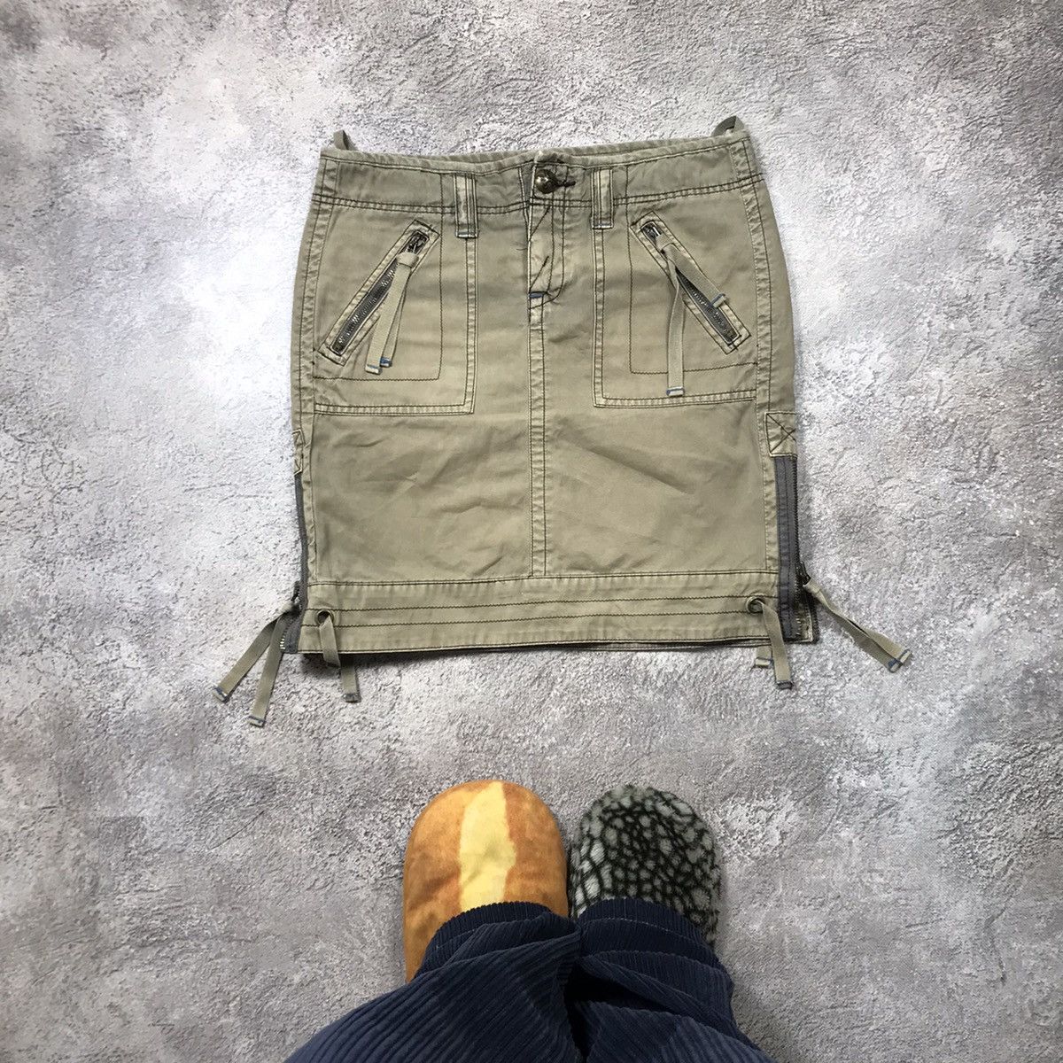 Vintage Vintage Y2K Cargo Midi Skirt Streetwear Workwear Style 31 Size 31" - 1 Thumbnail