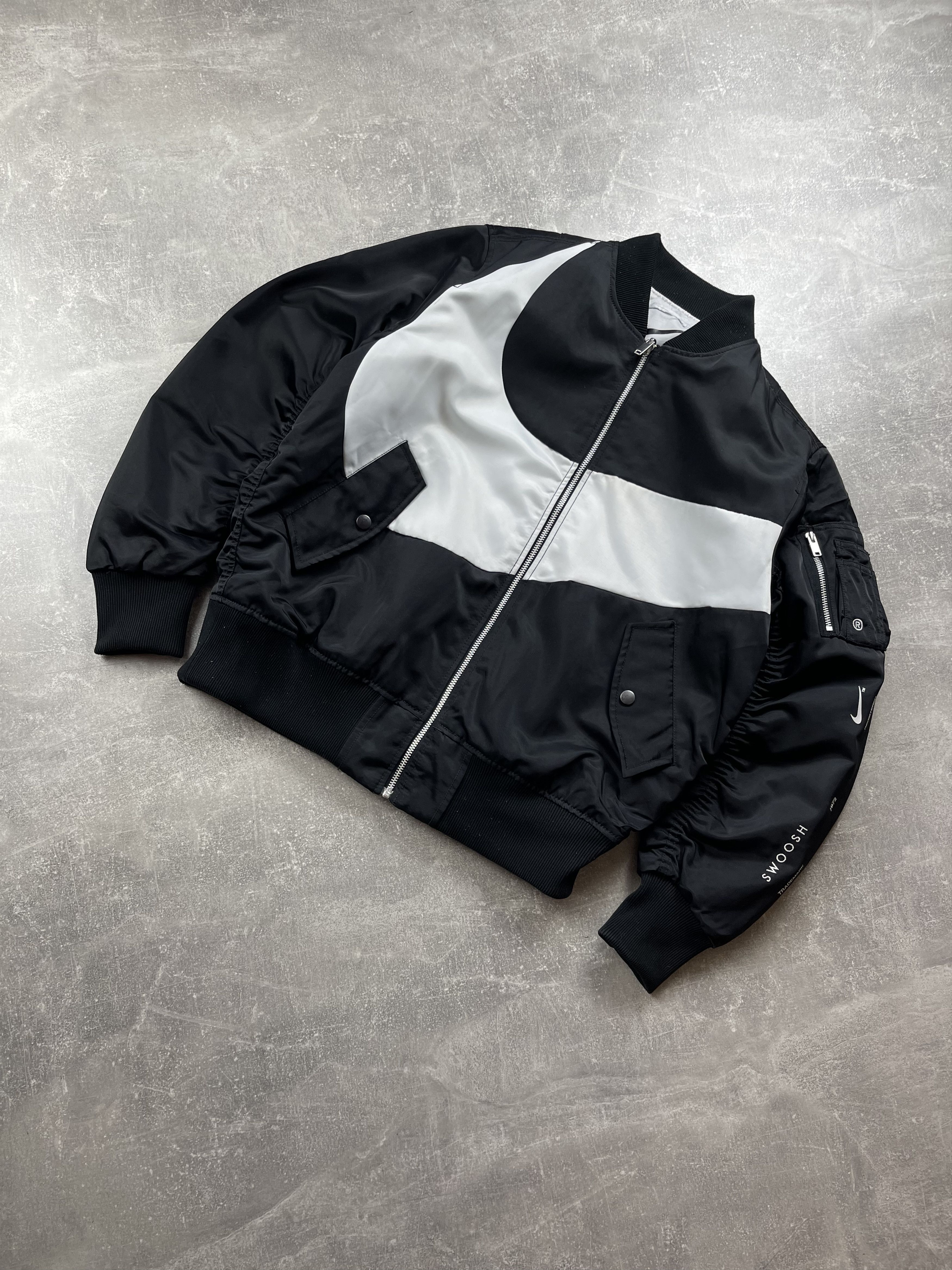Nike Nike swoosh black nylon logo bomber jacket Size US M / EU 48-50 / 2 - 1 Thumbnail