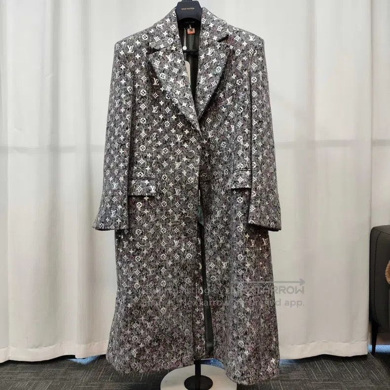 Louis Vuitton Louis Vuitton Wool full-print single-breasted coat Size US M / EU 48-50 / 2 - 1 Thumbnail
