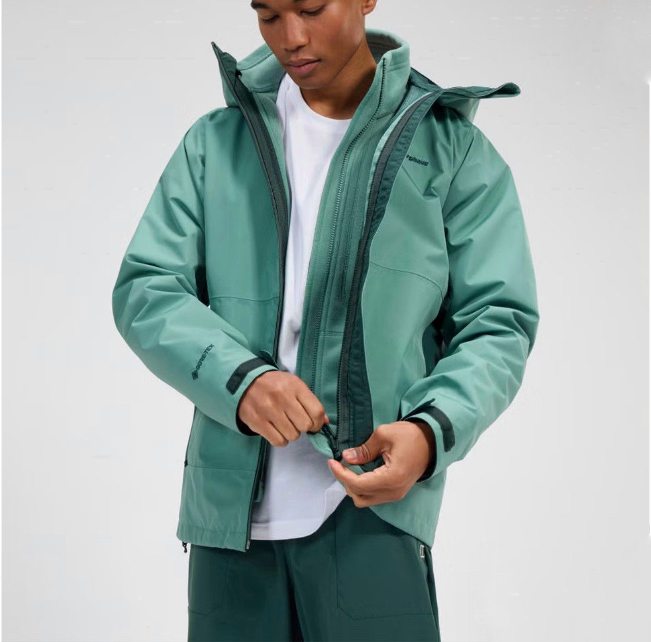 Berghaus Berghaus Gore-Tex Waterproof Hiking Rain Jacket Green Size L Size US L / EU 52-54 / 3 - 5 Thumbnail