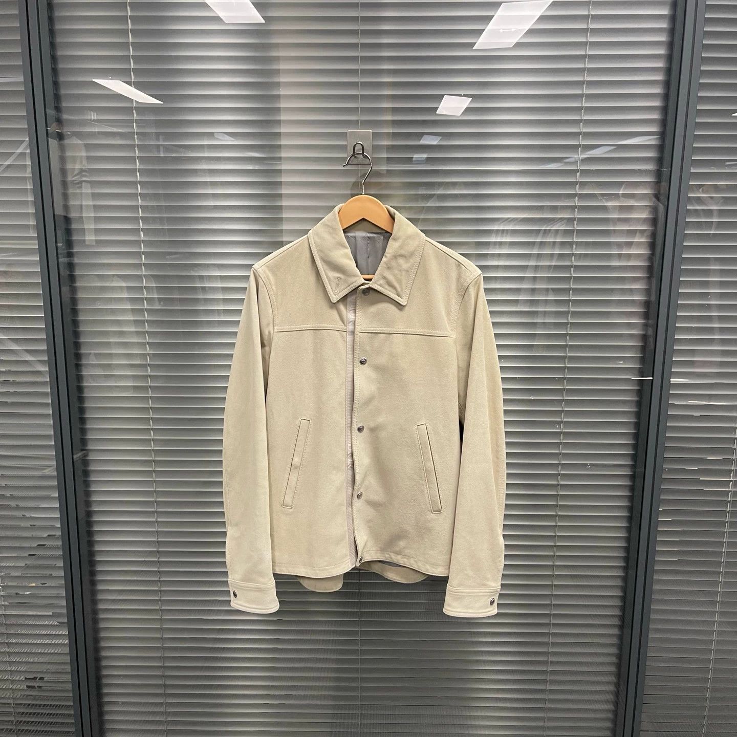 Dior DIOR Off-White Suede Jacket 44 NWT Size US S / EU 44-46 / 1 - 1 Thumbnail