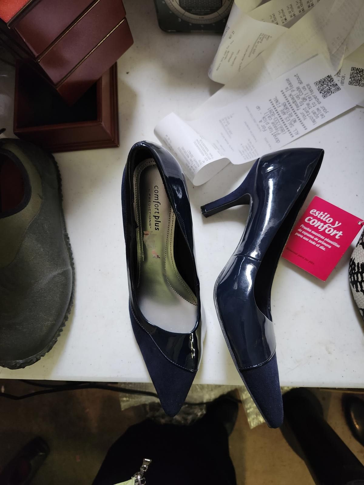 Designer Comfort plus navy pumps sz 9 Size US 9 / IT 39 - 2 Thumbnail