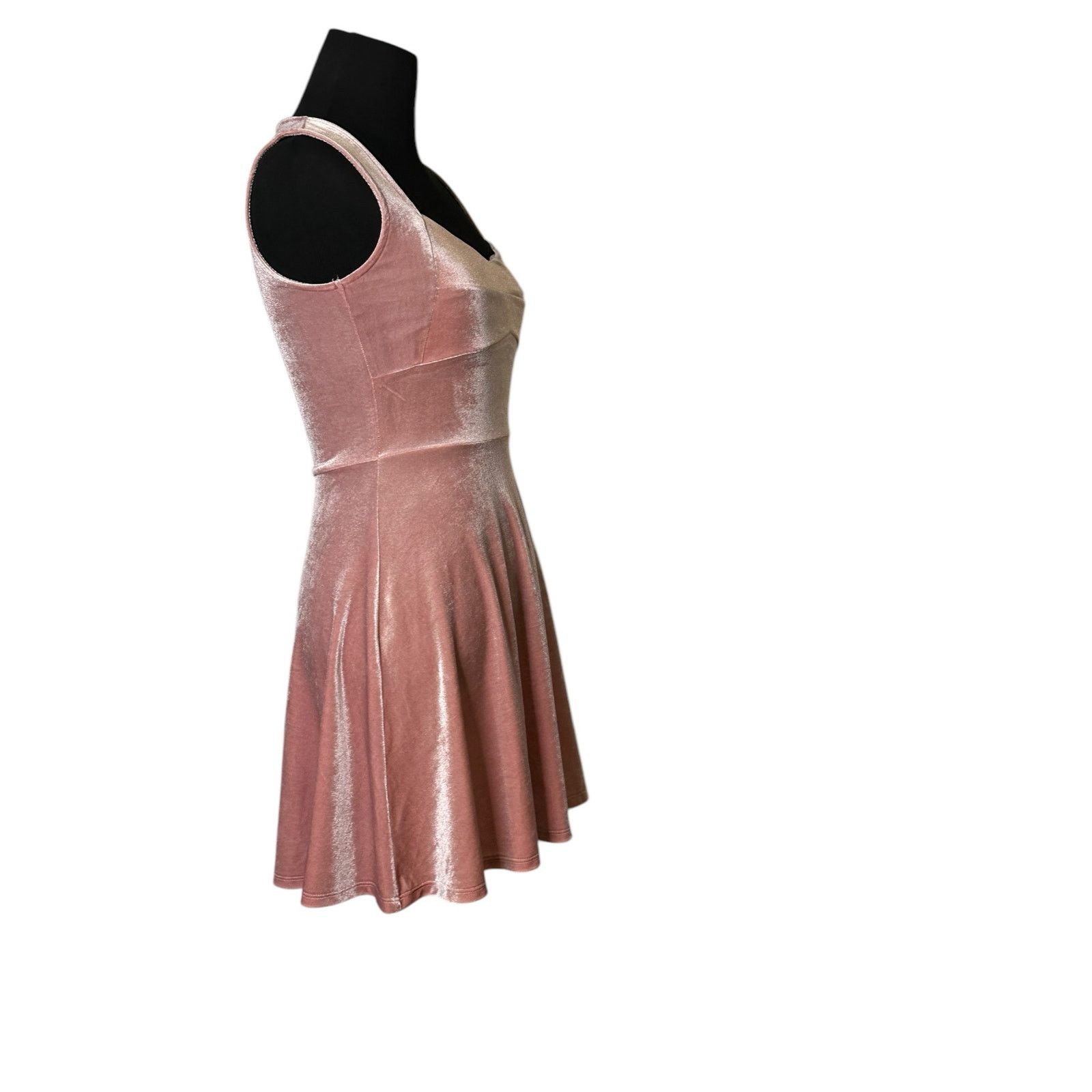 Forever 21 Forever 21 pink velvet fit and flare mini dress size Small Size S / US 4 / IT 40 - 6 Thumbnail