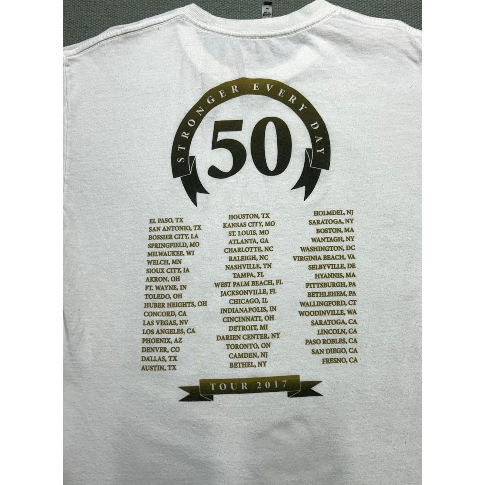 Vintage VINTAGE Chicago band graphic T-Shirt 50th anniversary rock concert tour tee Large Men White Shirt Mens Size US L / EU 52-54 / 3 - 5 Thumbnail