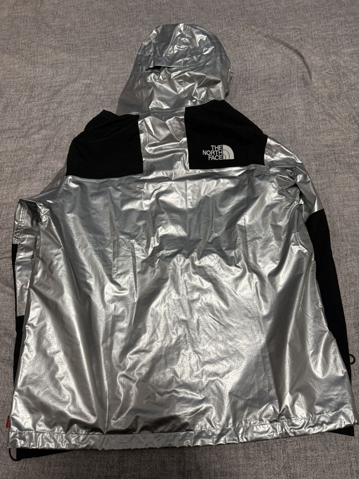 The North Face Supreme tnf the north face metallic mountain parka sliver Size US L / EU 52-54 / 3 - 2 Thumbnail
