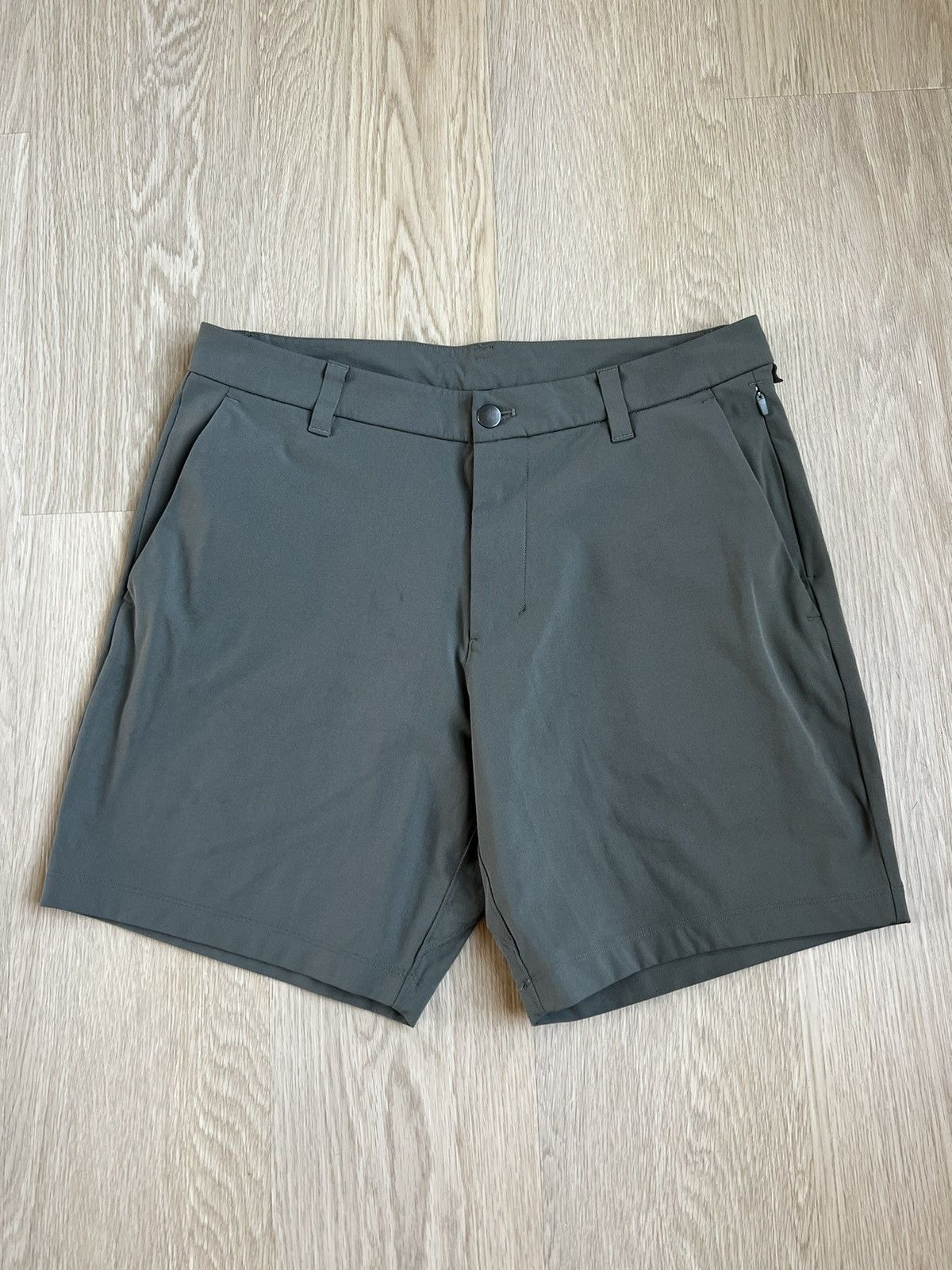 Lululemon Lululemon Shorts Size US 32 / EU 48 - 1 Thumbnail