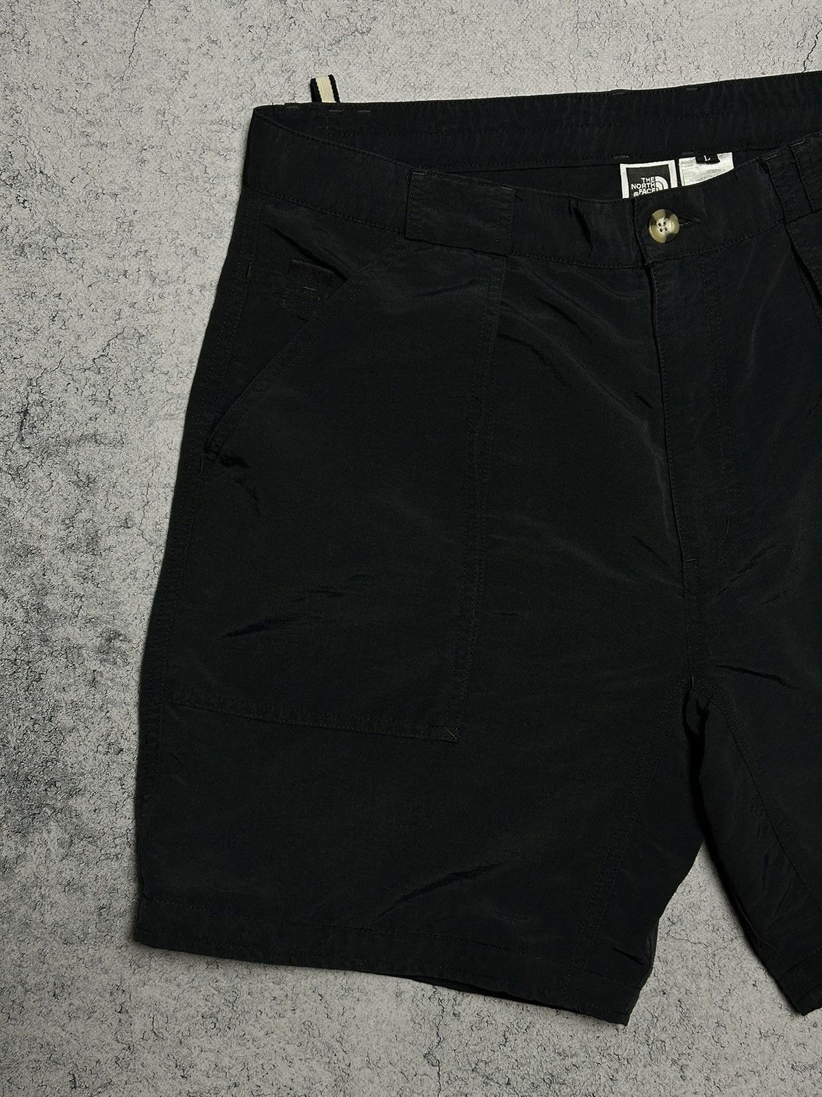 The North Face Vintage The North Face Nylon Shorts Size US 34 / EU 50 - 2 Thumbnail