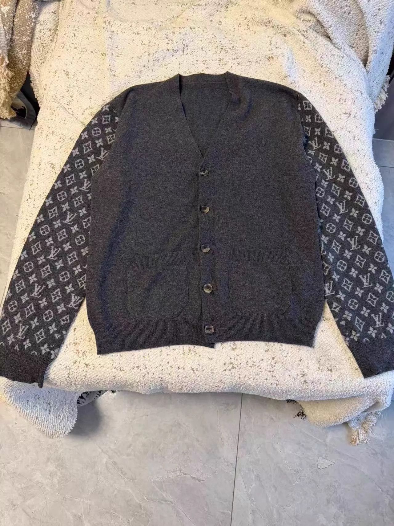 Louis Vuitton Lv Cardigan M Size Size US M / EU 48-50 / 2 - 1 Thumbnail
