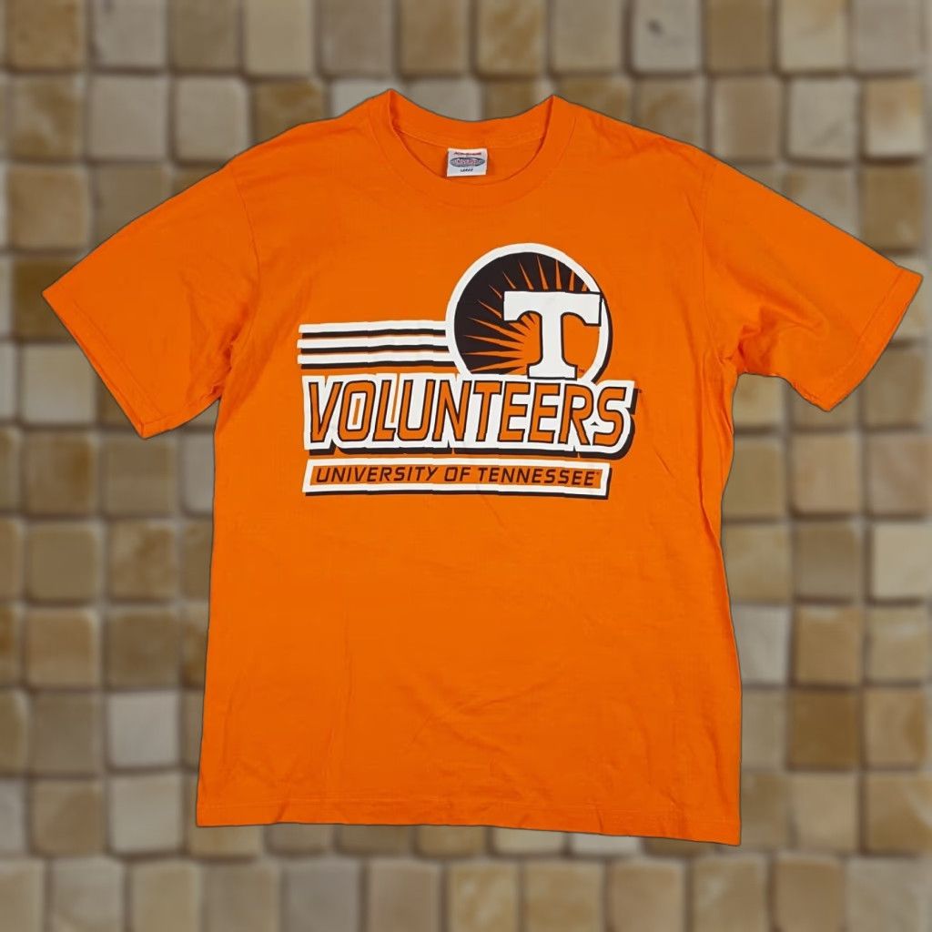 Vintage VINTAGE Universal Tennessee Volunteers Y2K Football T-Shirt Men's Medium Orange 90s Retro Size US M / EU 48-50 / 2 - 1 Thumbnail