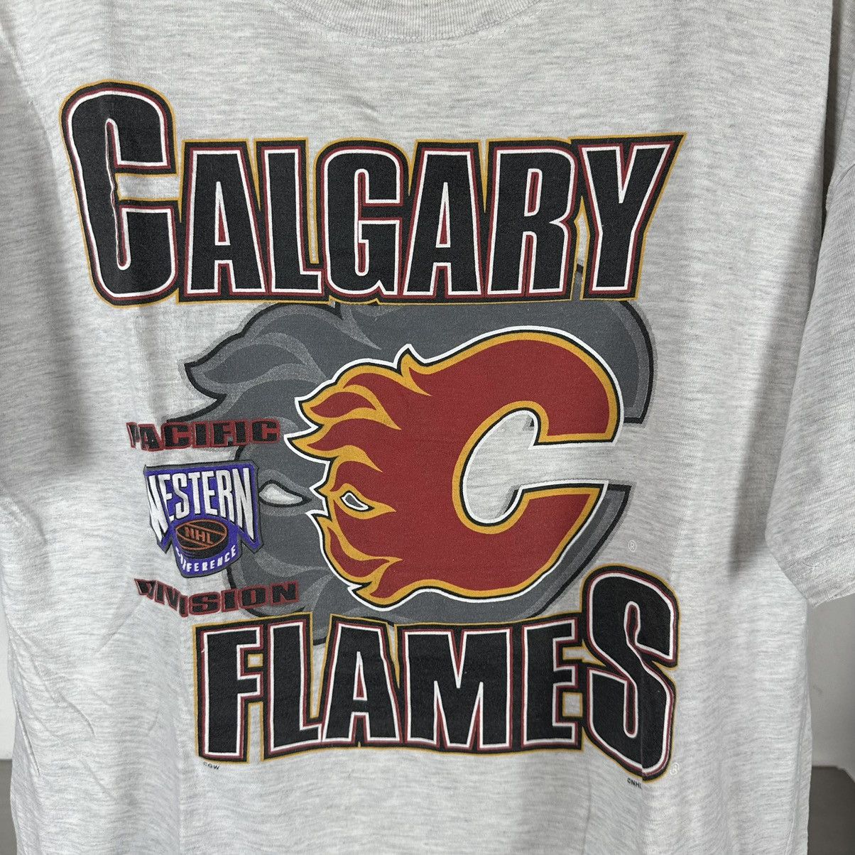 NHL × Vintage Vintage 90s Calgary Flames Hockey NHL XL T-shirt Size US XL / EU 56 / 4 - 3 Thumbnail