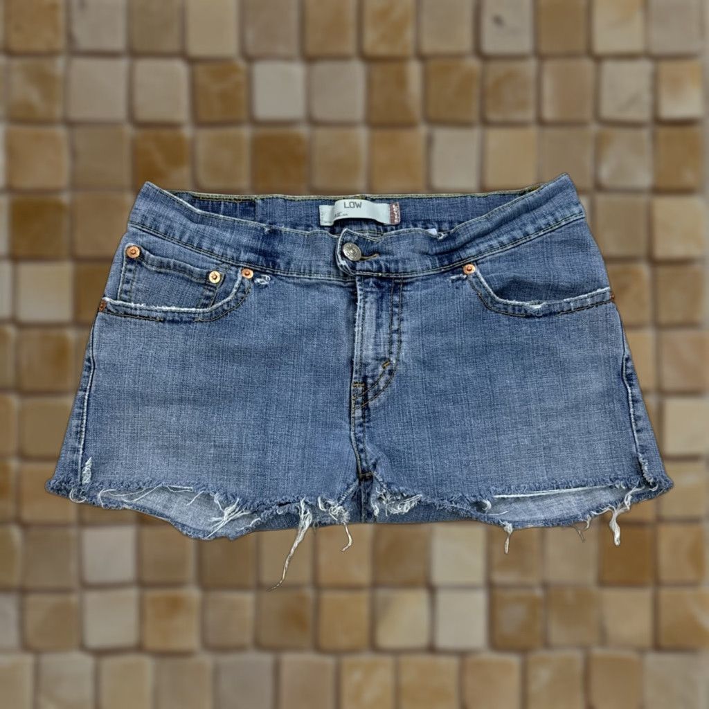 Levi's Levi’s 542 14M Denim Flap Pockets Cut-Off Shorts Women Blue 14 Pockets Damaged? No, Destroyed? No. (Note: must avoid adding words). Size 36" / US 14 / IT 50 - 1 Thumbnail