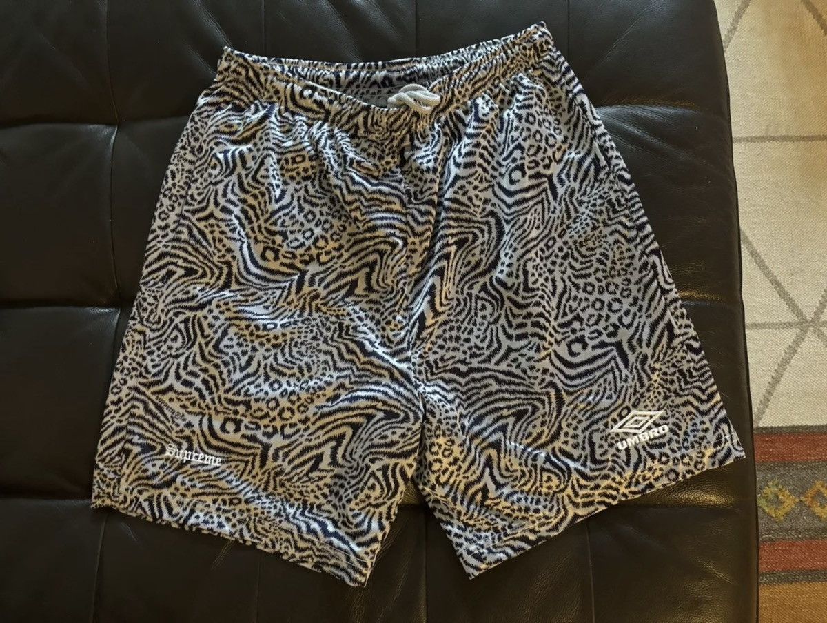 Supreme × Umbro Jacquard Animal Print Soccer Shorts Size US 30 / EU 46 - 2 Thumbnail
