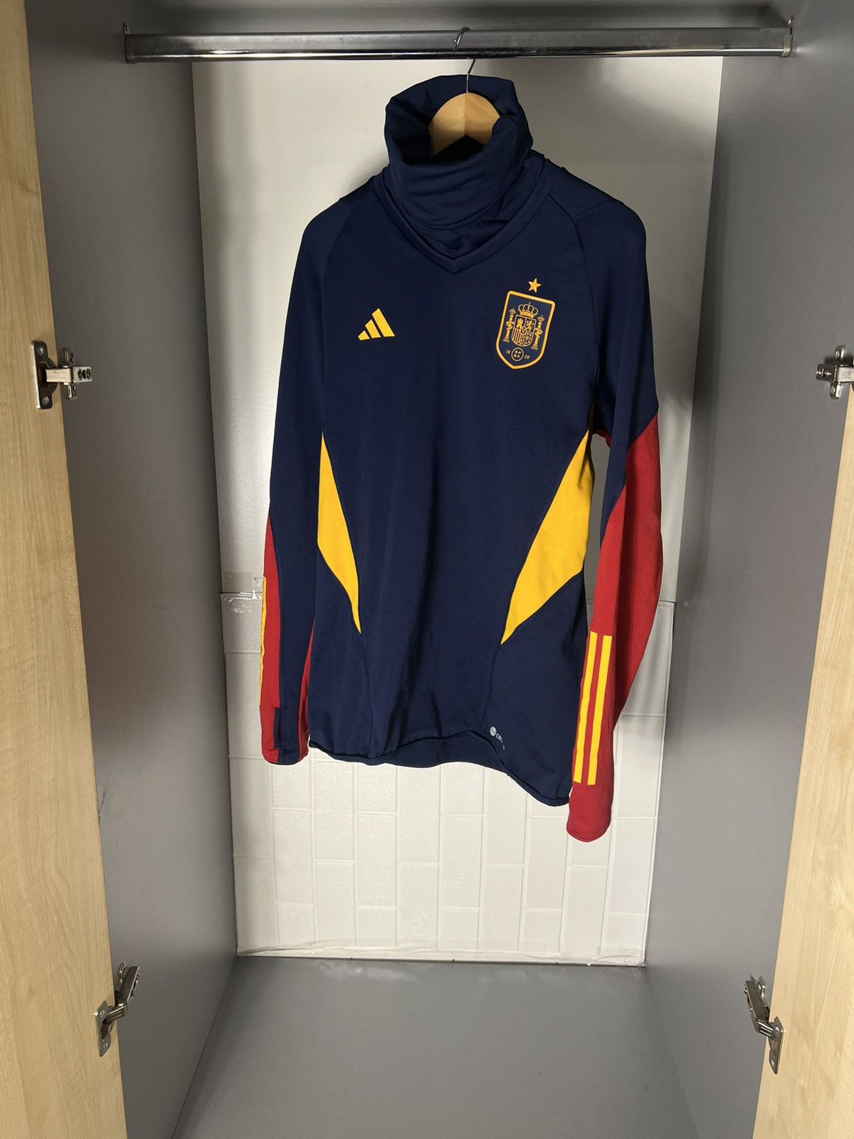 Adidas VINTAGE ADIDAS SPAIN SOCCER JERSEY MADRID BARCELONA Y2K 90s Size US L / EU 52-54 / 3 - 2 Thumbnail