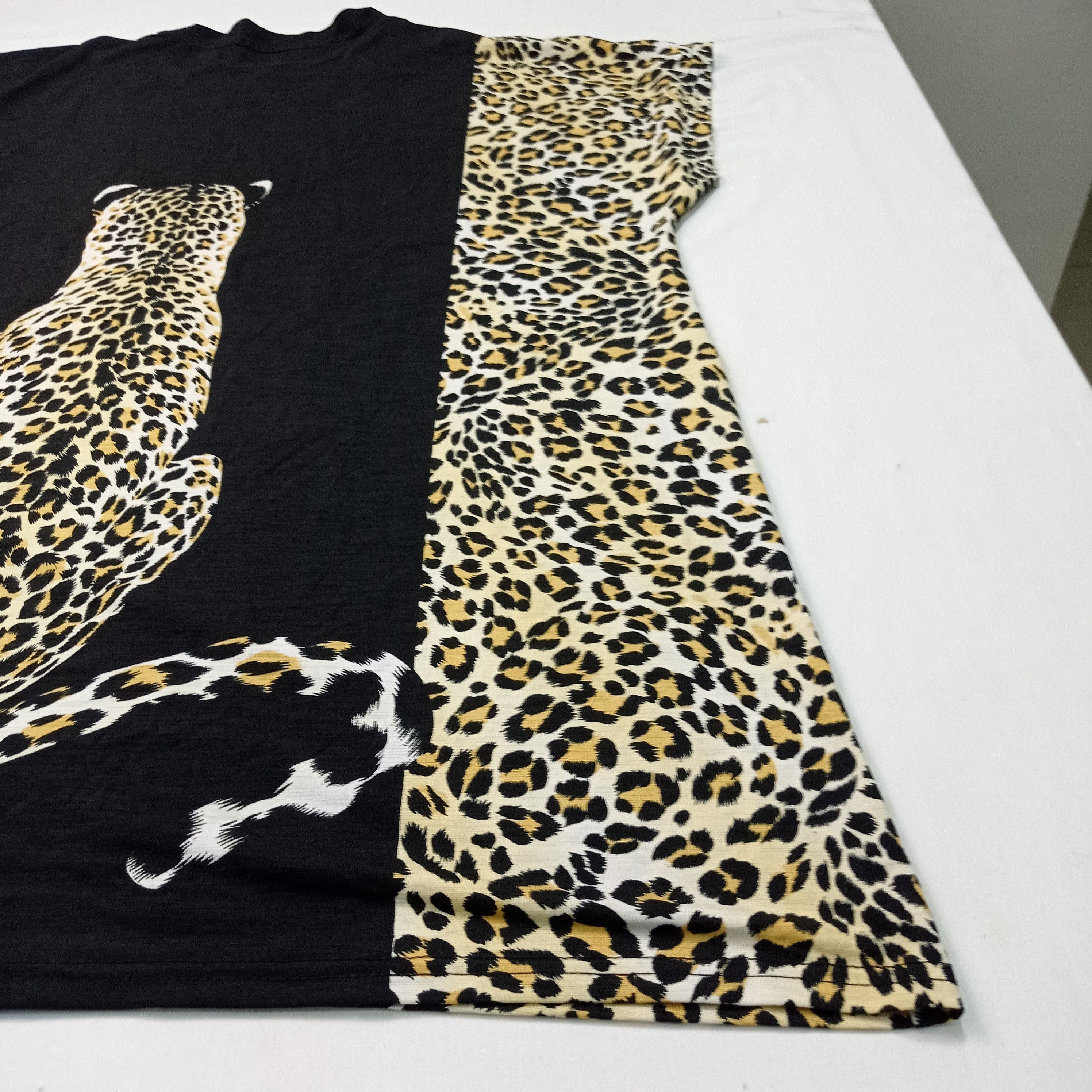 Habitat 🔥Rare🔥 Leopard SleeveLess Shirt Size US L / EU 52-54 / 3 - 11 Thumbnail