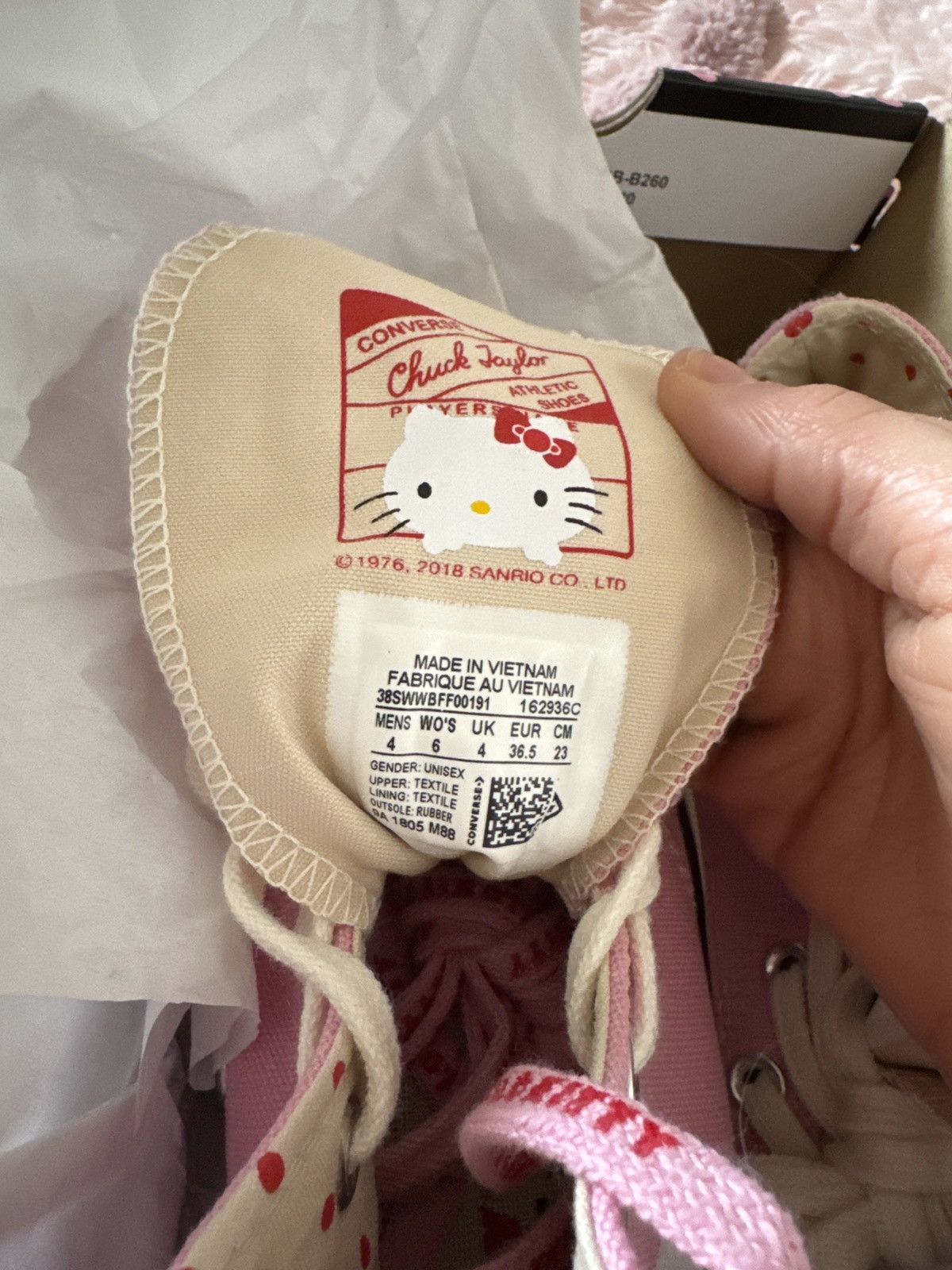 Converse Hello kitty converse new in box Size US 6 / IT 36 - 12 Thumbnail