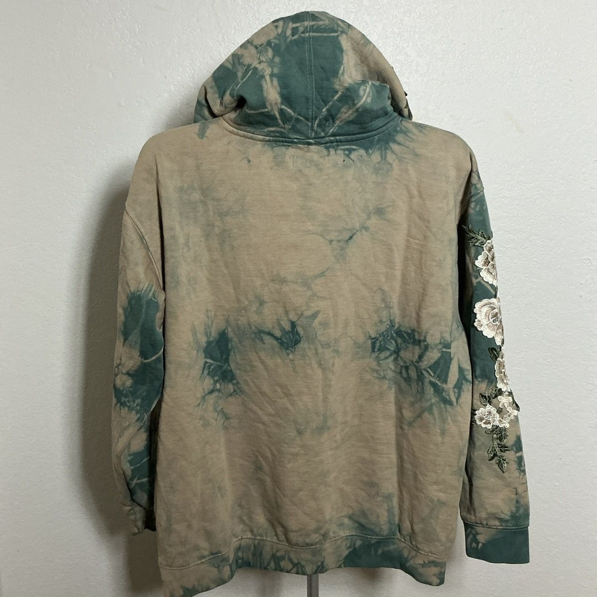 Civil Regime CIVIL REGIME "ROSES FROM CONCRETE" EMBROIDERED HOODIE Size US L / EU 52-54 / 3 - 3 Thumbnail