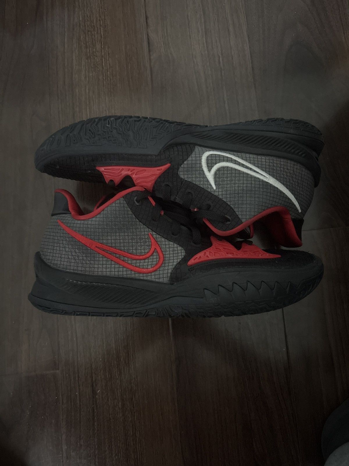 Nike Kyrie Low 4 Size US 12.5 / EU 45-46 - 1 Thumbnail