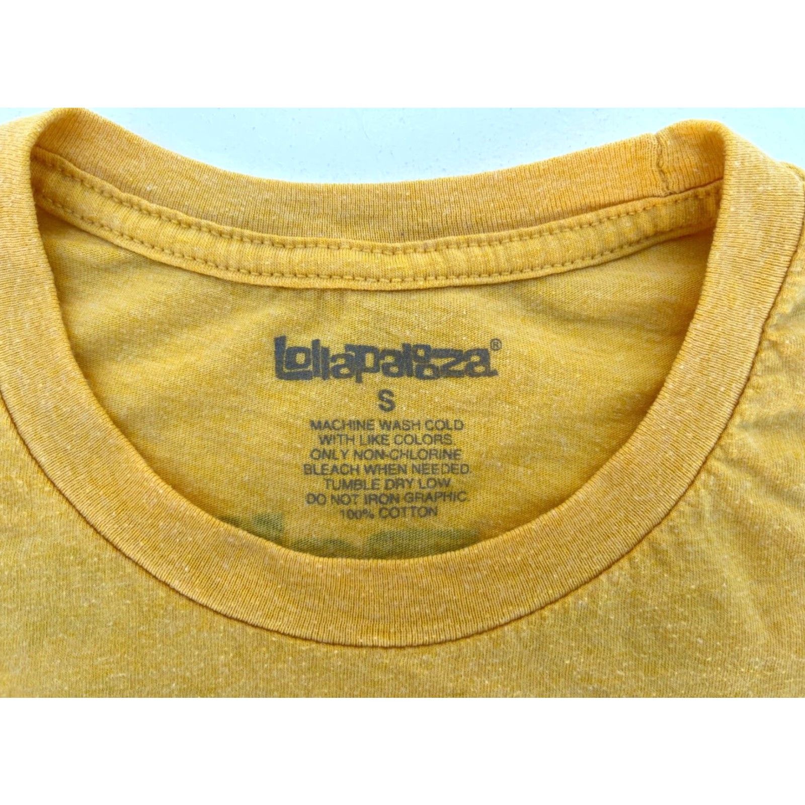 Vintage VINTAGE Women’s 2017 Lollapalooza Music Festival Chicago T-Shirt Sz S Double-Sided Size S / US 4 / IT 40 - 5 Thumbnail