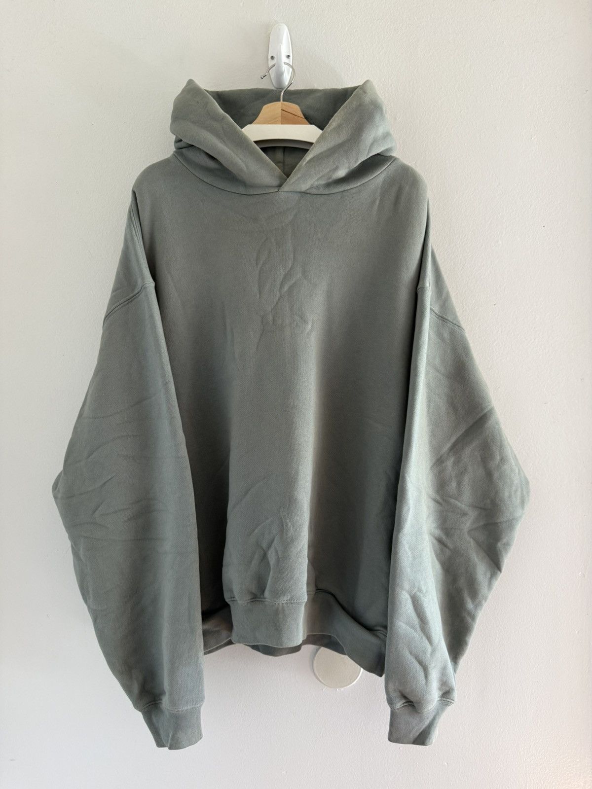 トップス YEEZY SEASON6 SAMPLE HOODIE GLACIER Yeezy Season 6 Classic Glacier Hoodie, $697 | farfetch.com