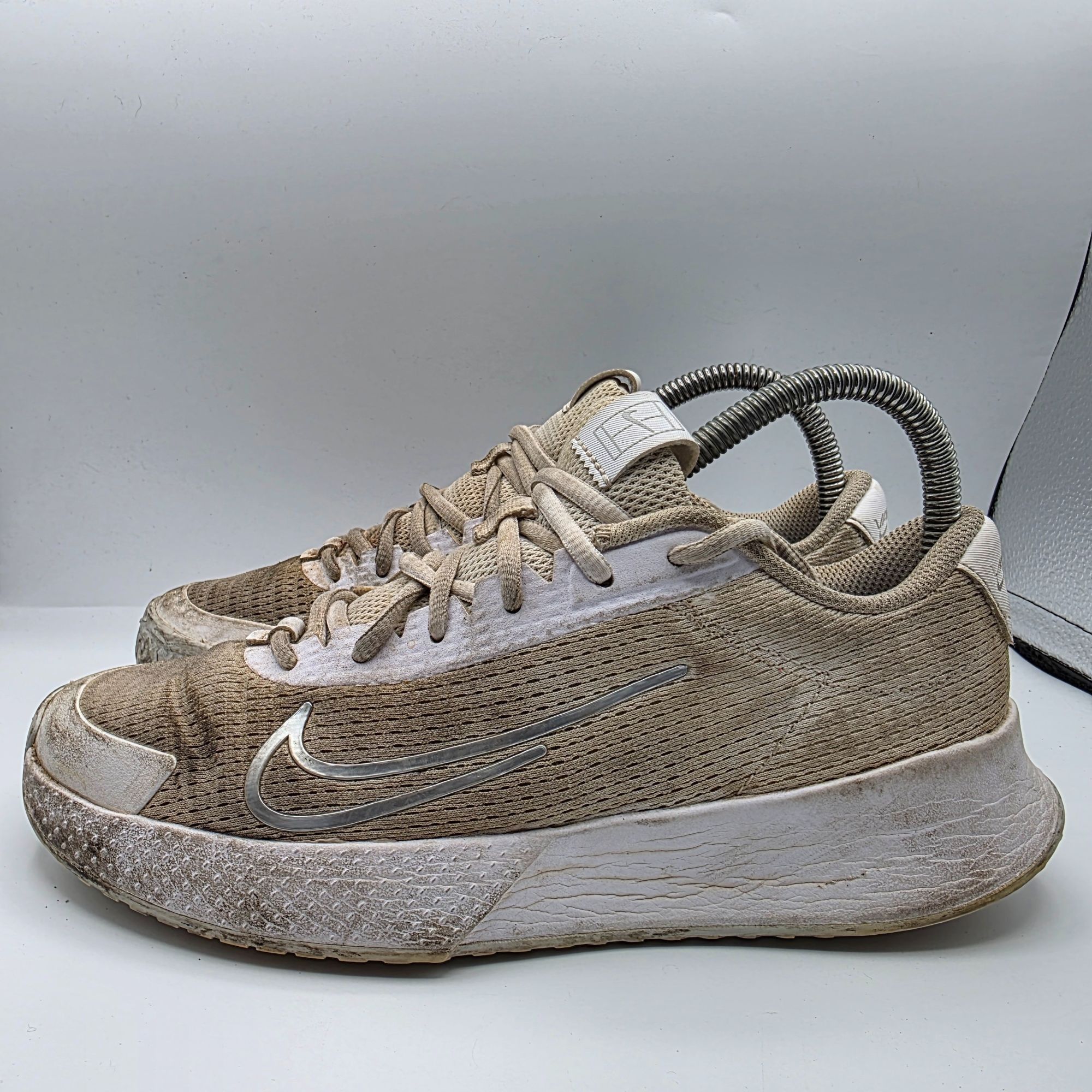 Nike NikeCourt Vapor Lite 2 HC Womens Size 7.5 White Metallic Sil Size US 7.5 / EU 40-41 - 13 Thumbnail