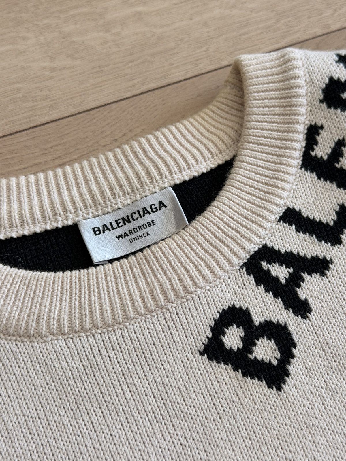Balenciaga Balenciaga All Over Logo Cropped Wool Sweater Unisex Size S Size S / US 4 / IT 40 - 3 Thumbnail