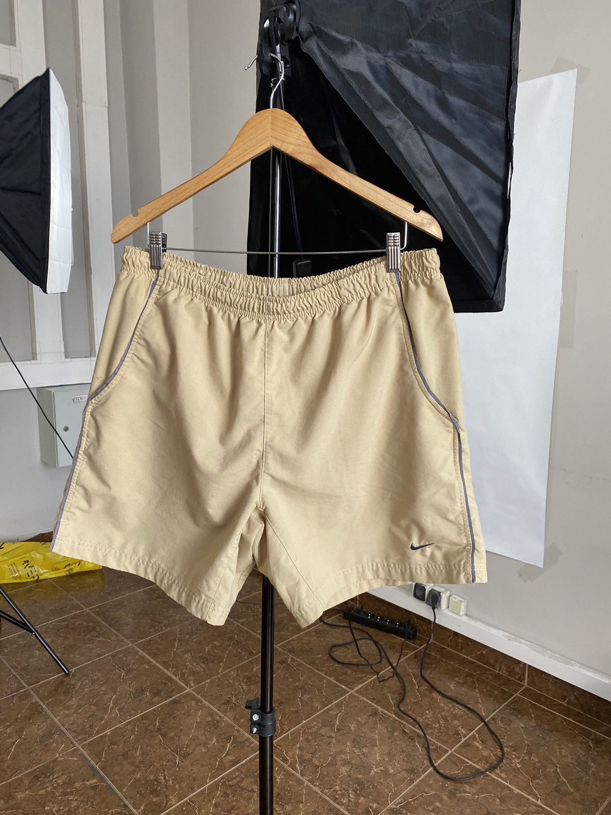 Nike 🇺🇸 Vintage 90s Nike Nylon shorts swoosh logo street wear dril Size US 34 / EU 50 - 1 Thumbnail