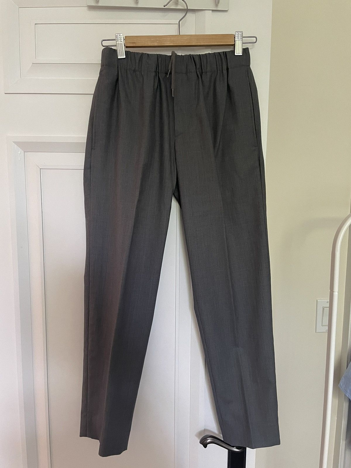 Club Monaco Club Monaco light grey drawstring casual pants Size US 28 / EU 44 - 2 Thumbnail