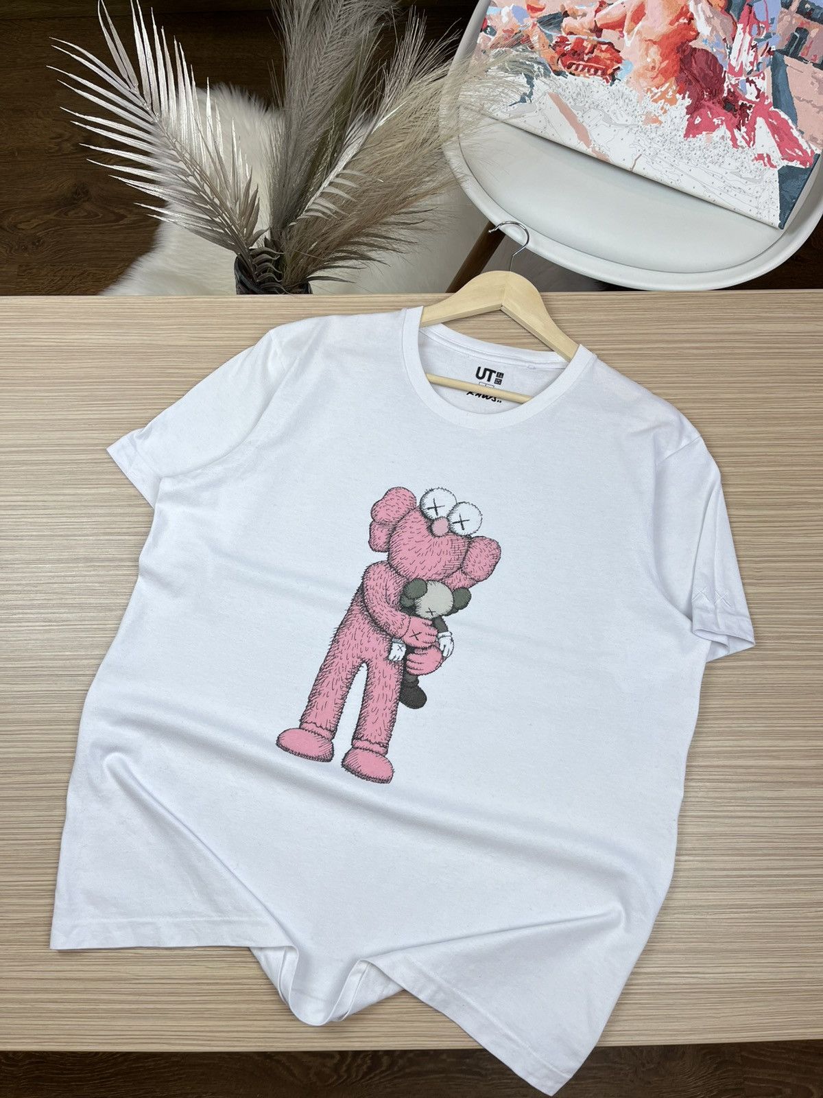 Kaws × Uniqlo Uniqlo X Kaws UT Shirt Size US L / EU 52-54 / 3 - 1 Thumbnail