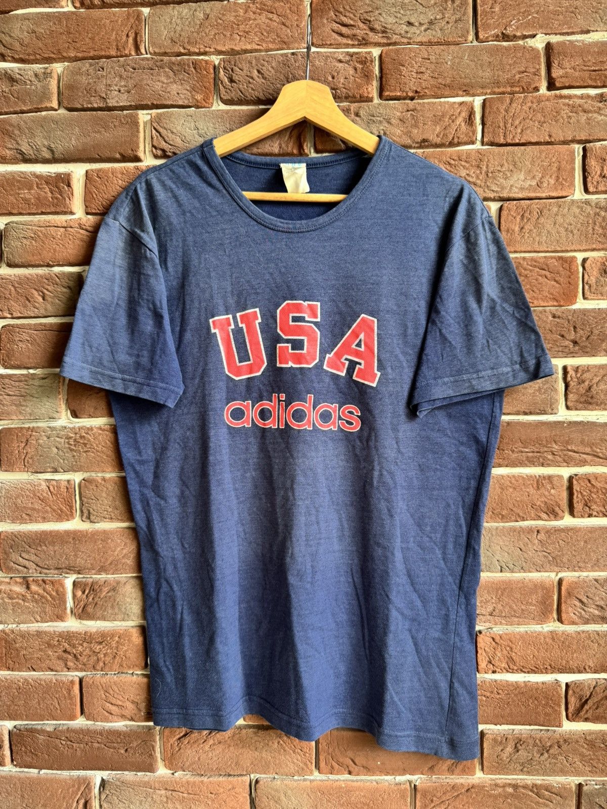 Adidas Vintage 80s Adidas USA Spellout Logo Sun Faded T Shirt Rare Size US L / EU 52-54 / 3 - 1 Thumbnail