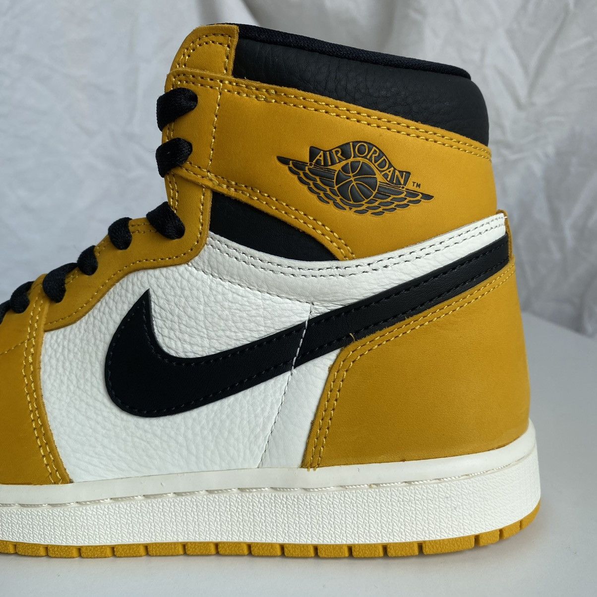 Nike Nike Air Jordan 1 Yellow Orche Size US 8 / EU 41 - 10 Thumbnail