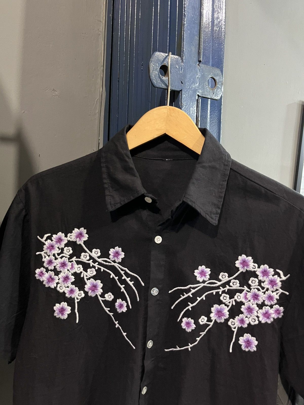Japanese Brand Vintage Handmade Flower Embroidery button shirt Size US M / EU 48-50 / 2 - 2 Thumbnail