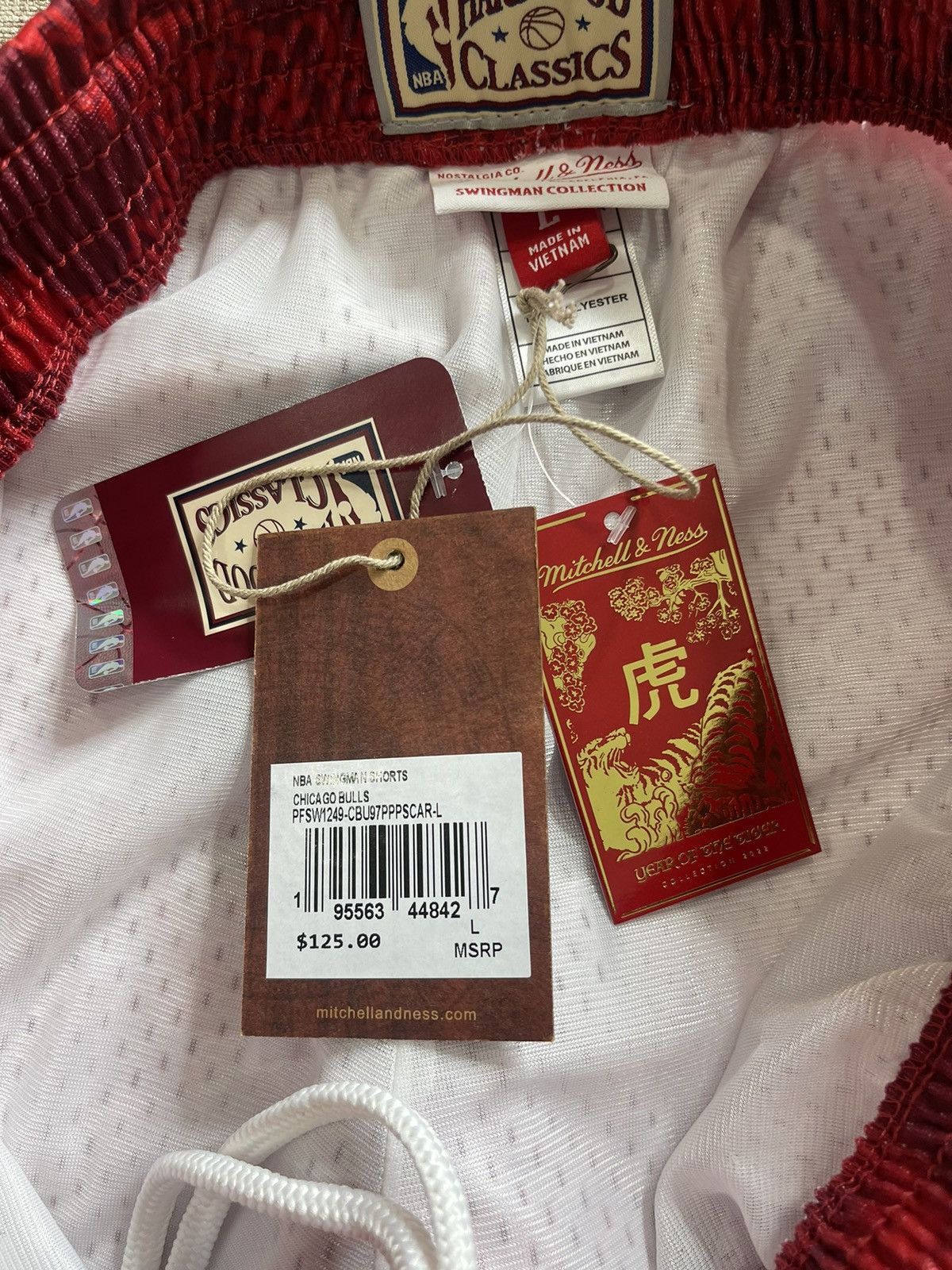 Mitchell & Ness Chicago Bulls Mitchell & Ness Hardwood Classics Lunar Year Size US 36 / EU 52 - 4 Thumbnail