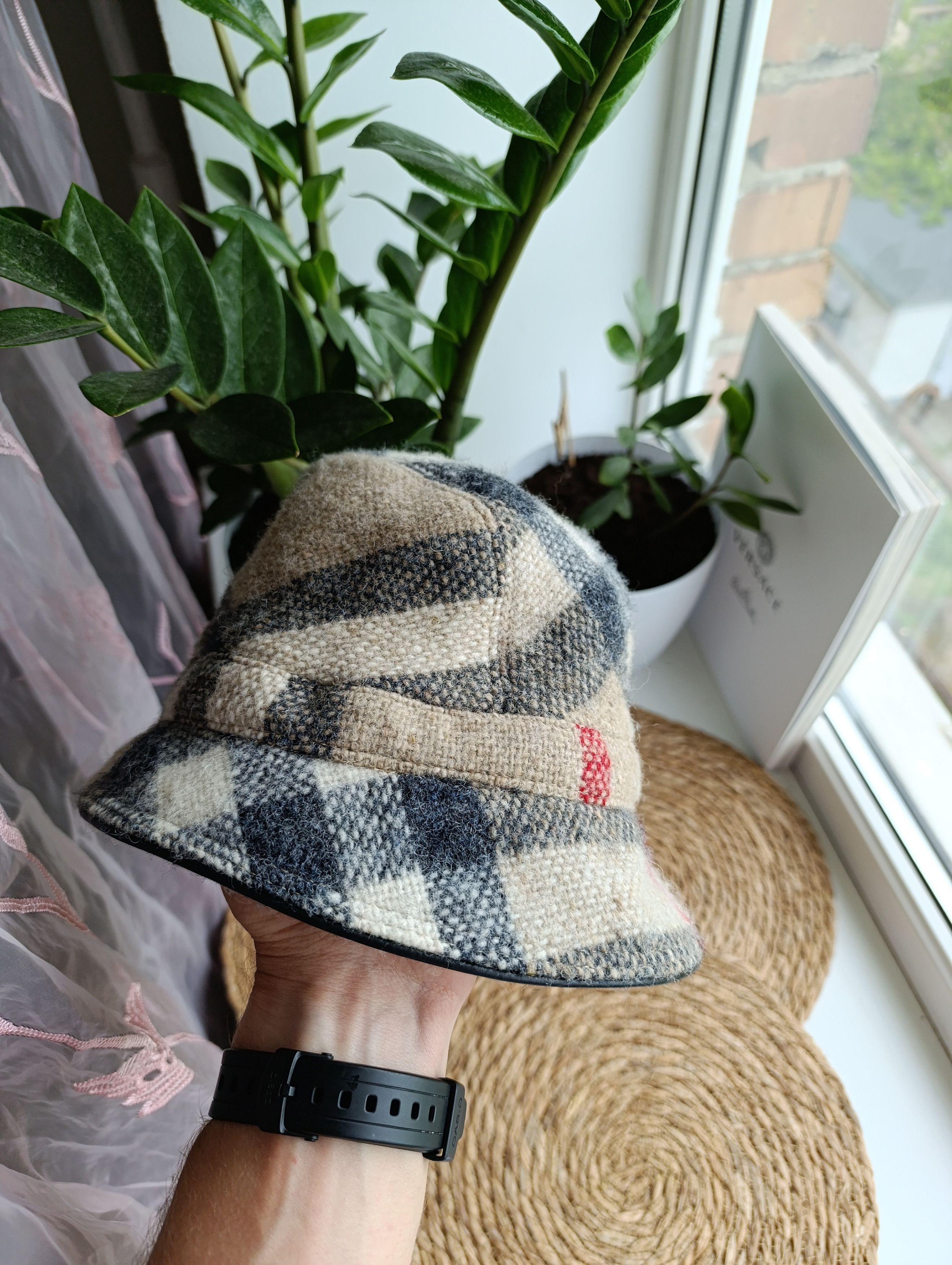 Burberry × Designer × Luxury Burberry Bucket Hat Wool 