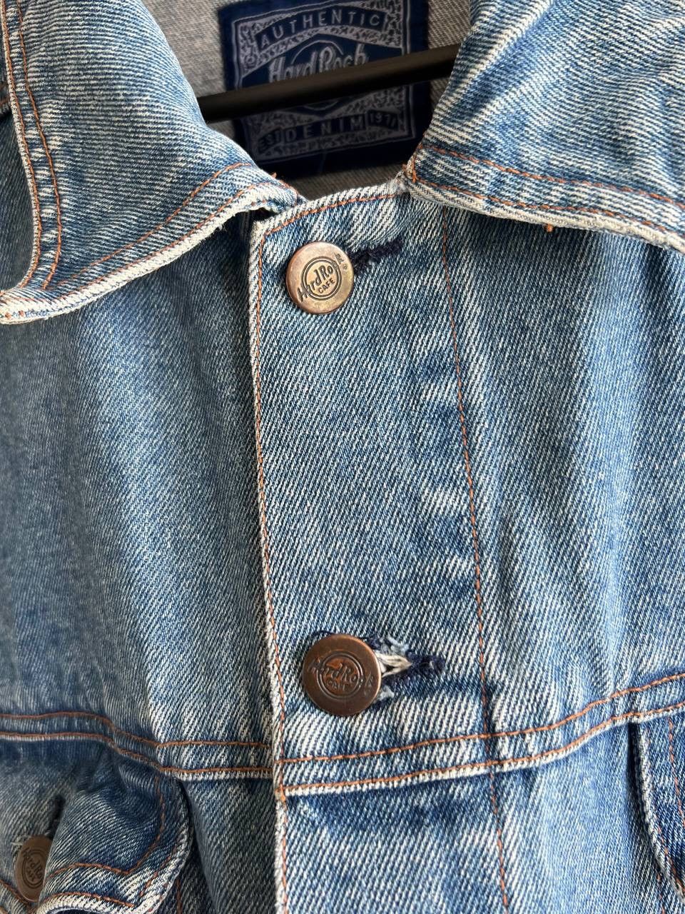 Vintage Vintage 1990s Hard Rock Cafe Beijing China Denim Jacket S Size US S / EU 44-46 / 1 - 11 Thumbnail
