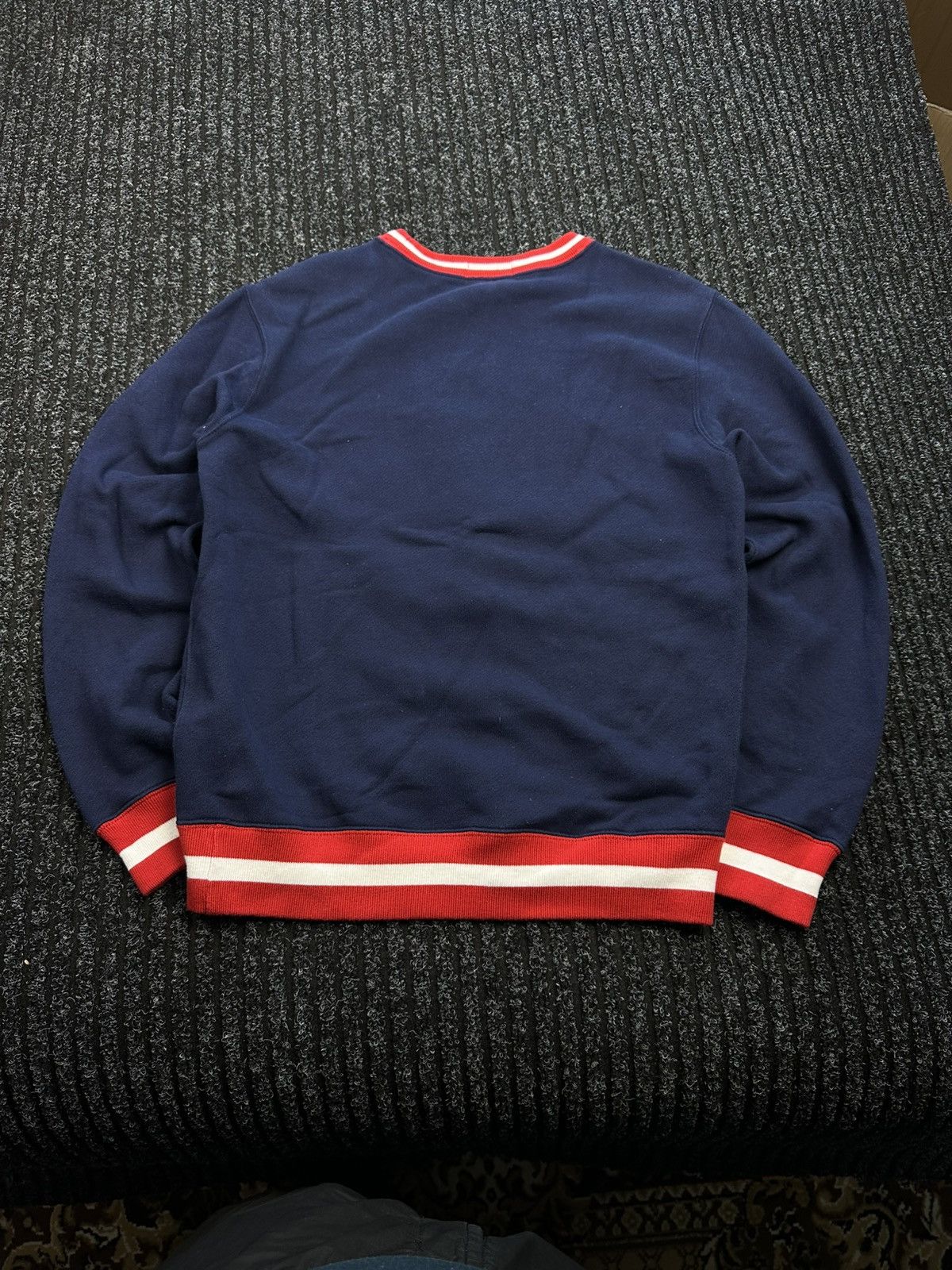 Polo Ralph Lauren Polo Ralph Lauren Yale Crest Crown Crewneck Sweatshirt Size US M / EU 48-50 / 2 - 2 Thumbnail