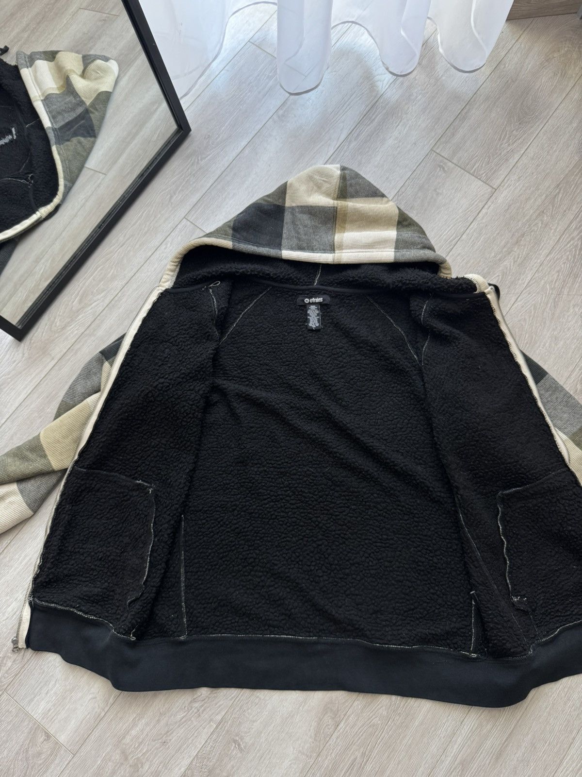 Element × Etnies × Vintage Vintage Early 2000s Etnies Fur Zip up Skate Hoodie Size US L / EU 52-54 / 3 - 7 Thumbnail
