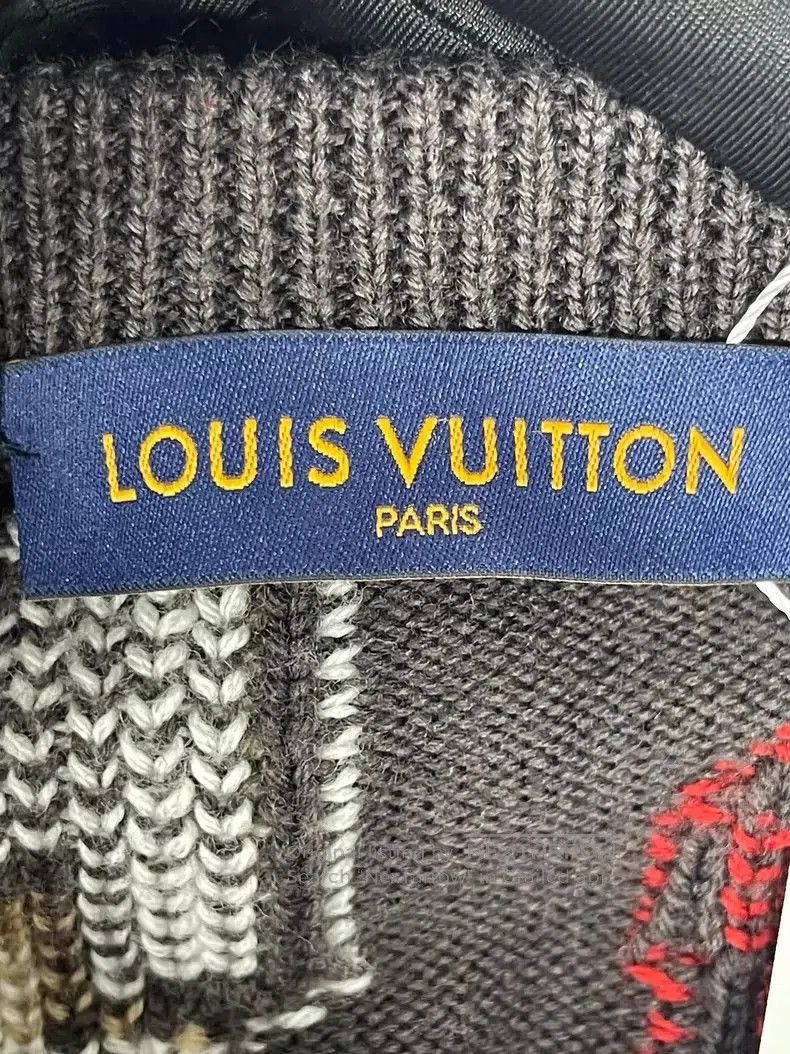 Louis Vuitton Louis Vuitton Graffiti Logo Wool Sweater. Size US S / EU 44-46 / 1 - 6 Thumbnail