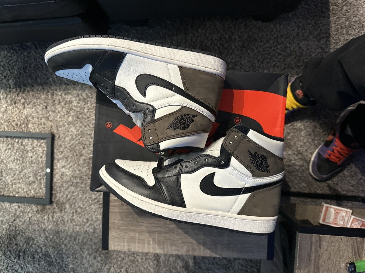 Jordan Brand Jordan 1 Mochas Size US 11 / EU 44 - 1 Thumbnail