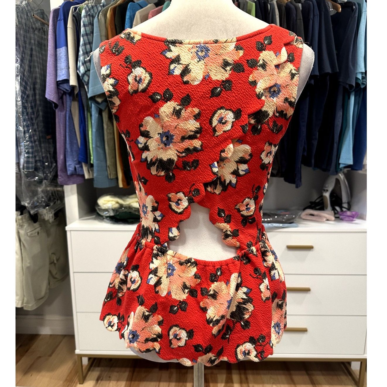 Anthropologie Anthropologie Red Floral Sleeveless Peplum Open Back Top S Size S / US 4 / IT 40 - 4 Thumbnail