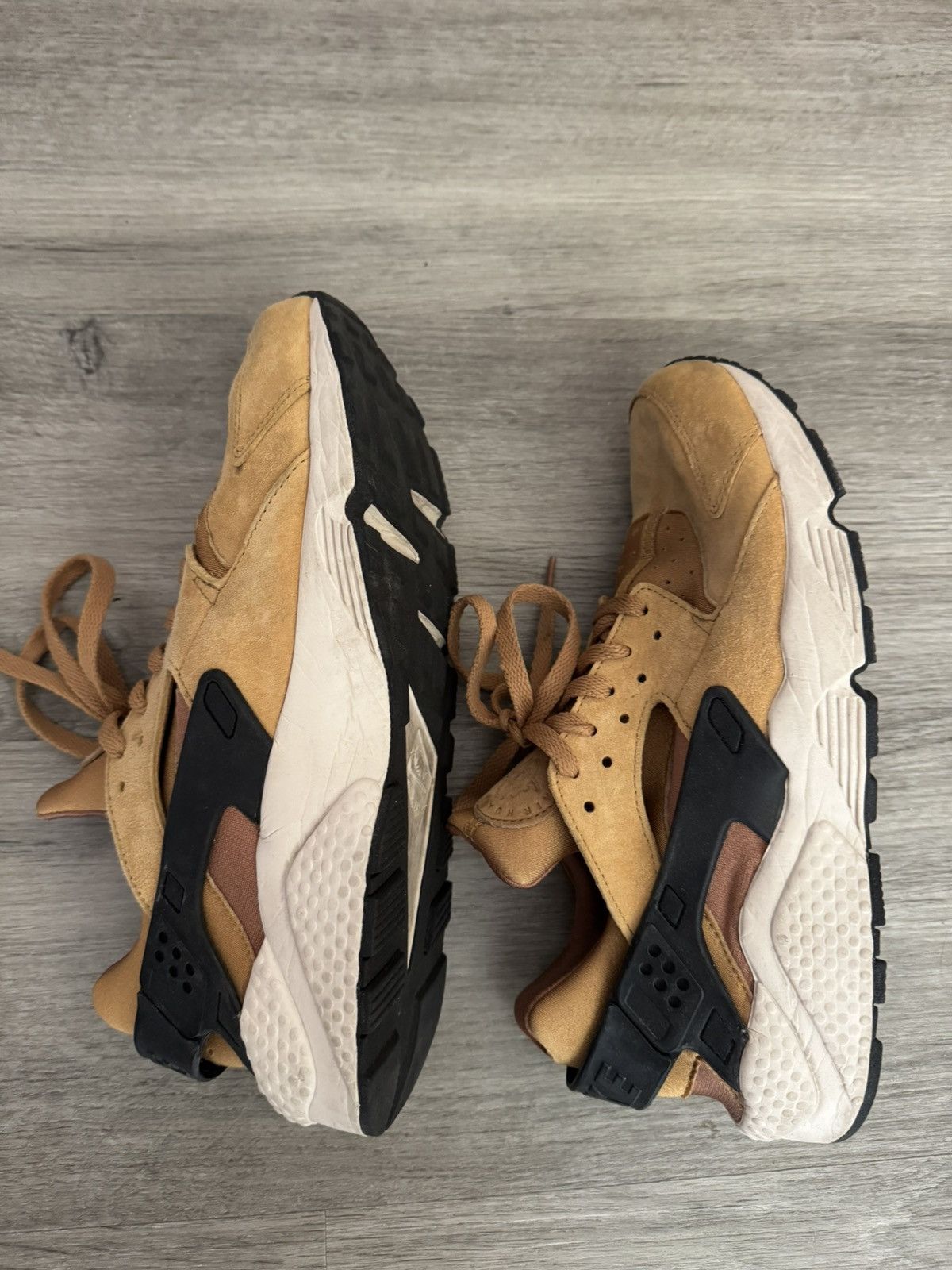Nike Nike Huarache Wheat Size US 10 / EU 43 - 5 Thumbnail
