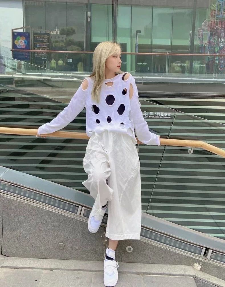 Comme des Garcons Comme Des Garcons Holed sweater hollowed-out sweater Size XS / US 0-2 / IT 36-38 - 2 Thumbnail