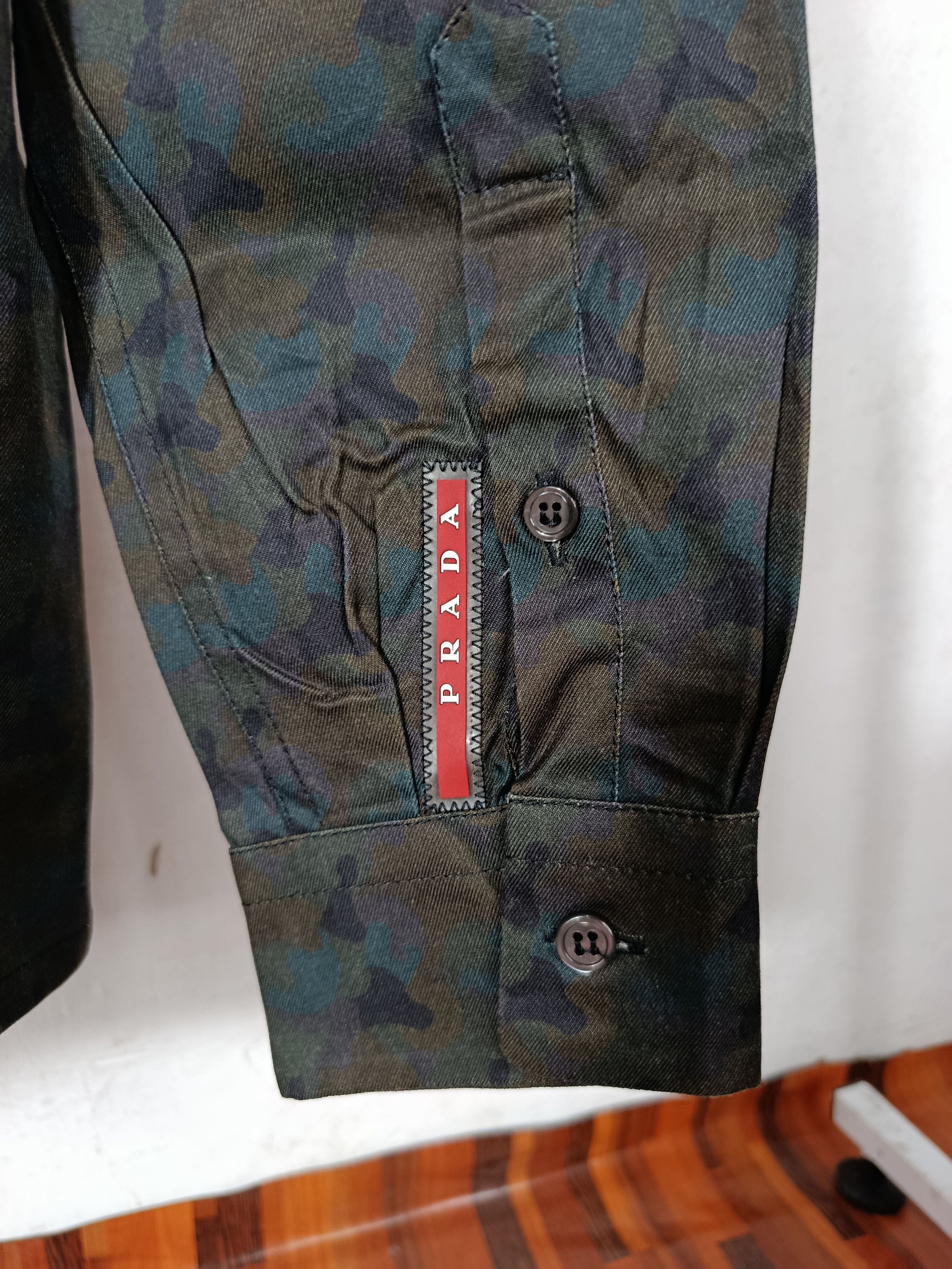 Prada Prada printed Shirts Size US L / EU 52-54 / 3 - 9 Thumbnail