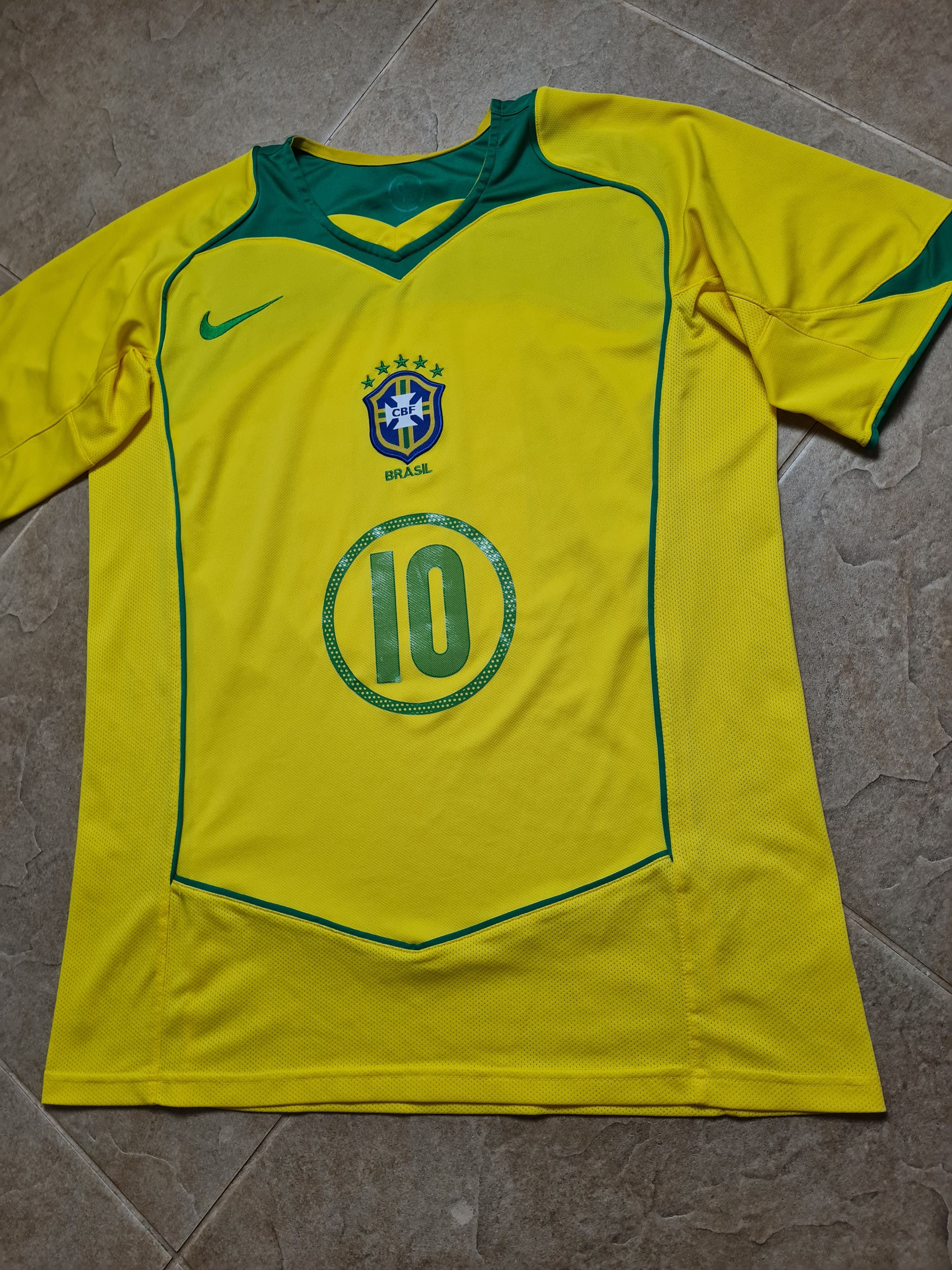 Nike NIKE Brazil 2004 #10 Ronaldinho Vintage Soccer Shirt Size US L / EU 52-54 / 3 - 4 Thumbnail